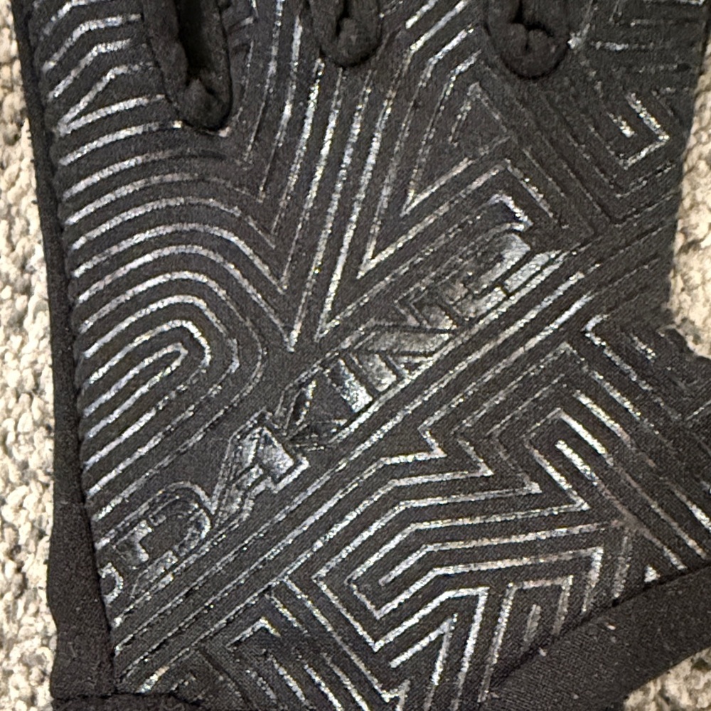 Dakine Black Patterned Glove Liners - image 3